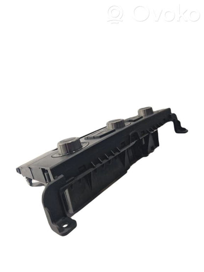 Air conditioning / climate control / interior heating control unit (in the passenger compartment)