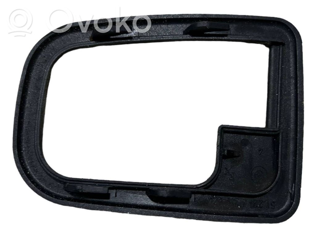 Aizmugurē durvju roktura vāciņš