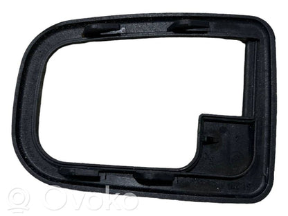 Aizmugurē durvju roktura vāciņš