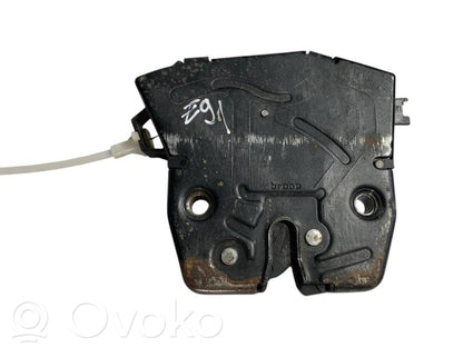 Aizmugurējā pārsega slēdzene