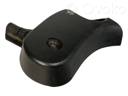 Ручка открывания капота двигателя