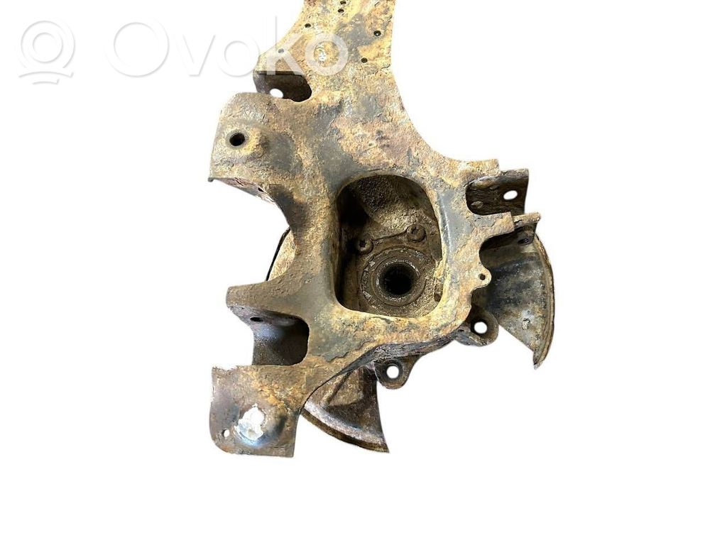 Aizmugurē riteņa rumbas vārpstas šarnīrs (stupica, capfa)