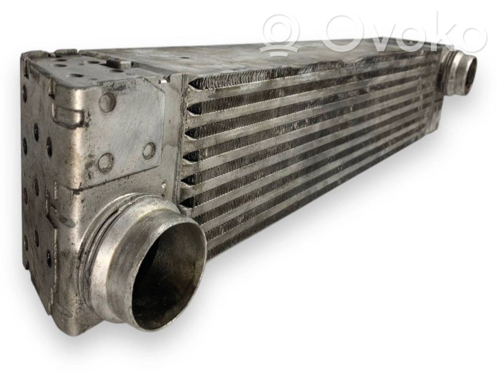 Starpdzesētāja radiators