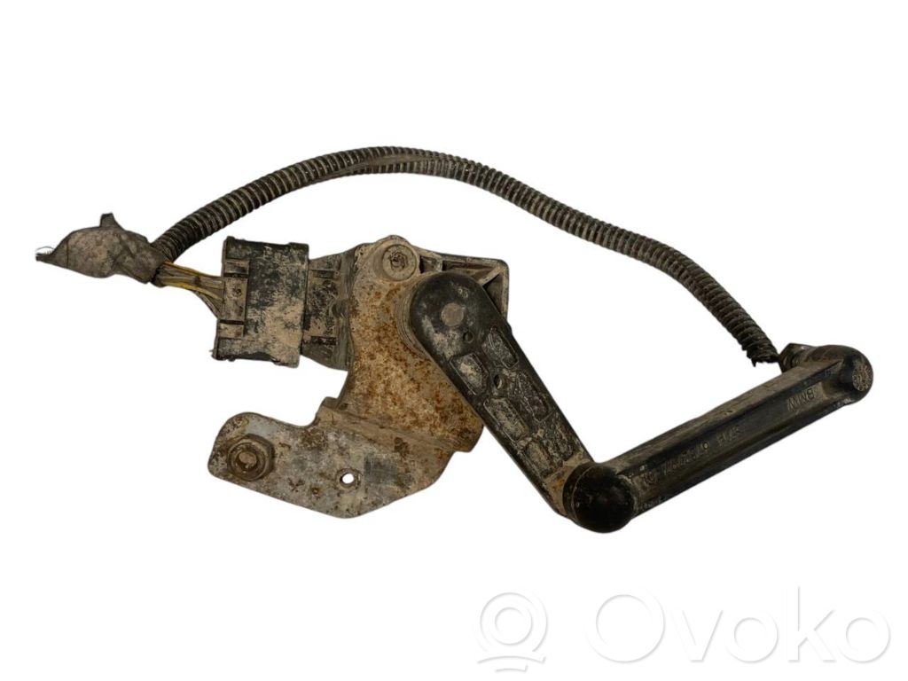 Augstuma sensors (priekšējo lukturu)