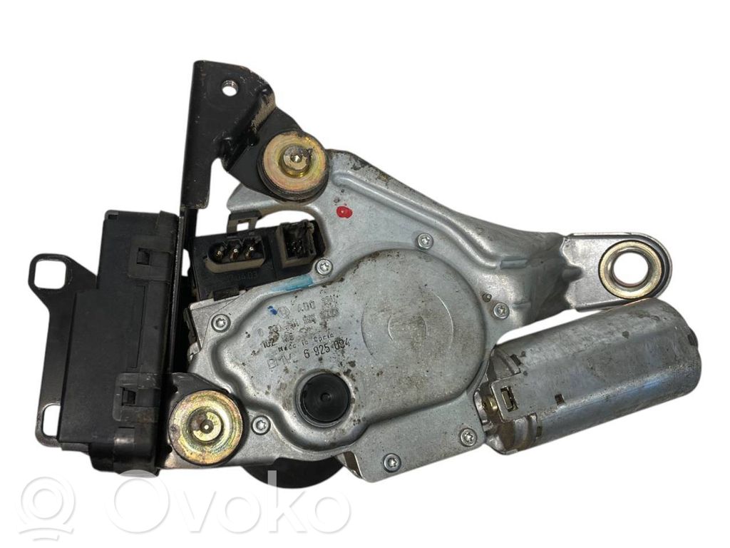 Aizmugurējā loga tīrītāja motoriņš