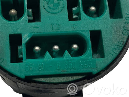 Skaļrunis (-i) priekšējās durvīs