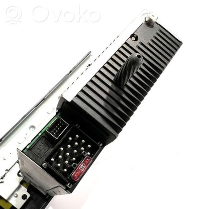 Radio / CD/DVD atskaņotājs / navigācija