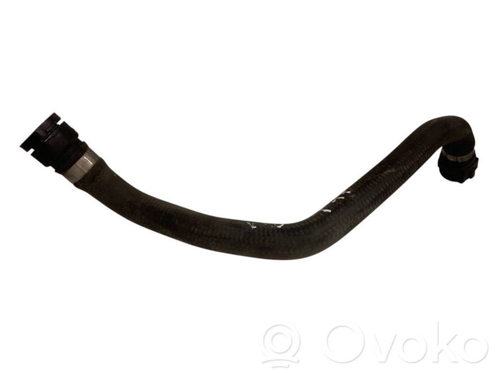 Caurulīte (-es) / šļūtene (-es)