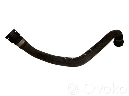 Caurulīte (-es) / šļūtene (-es)