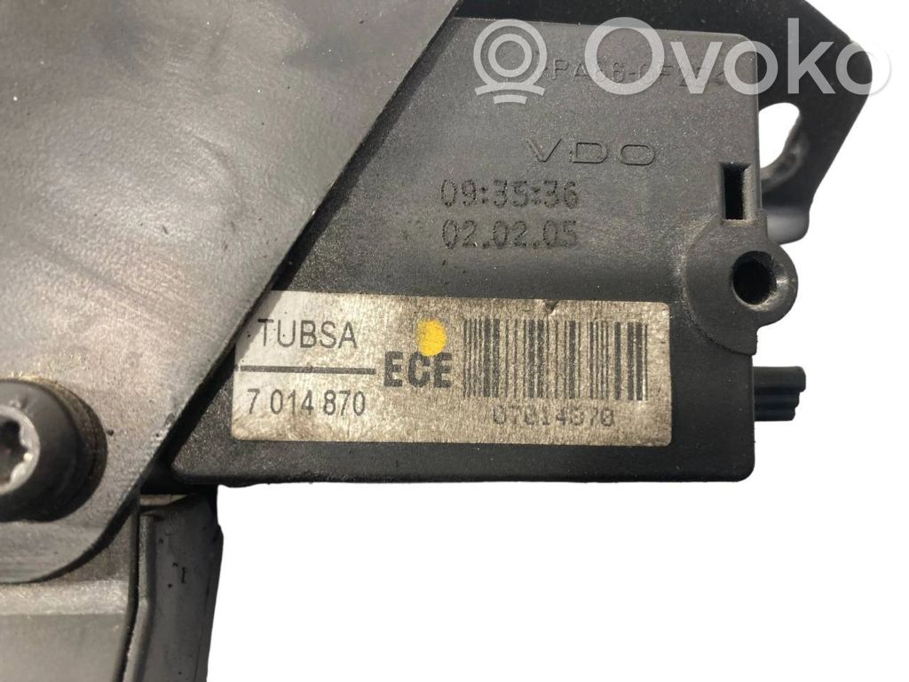 Aizmugurējā pārsega slēdzene