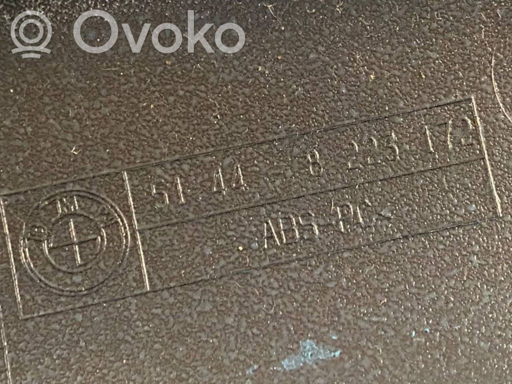 (A) statņa dekoratīvā apdare