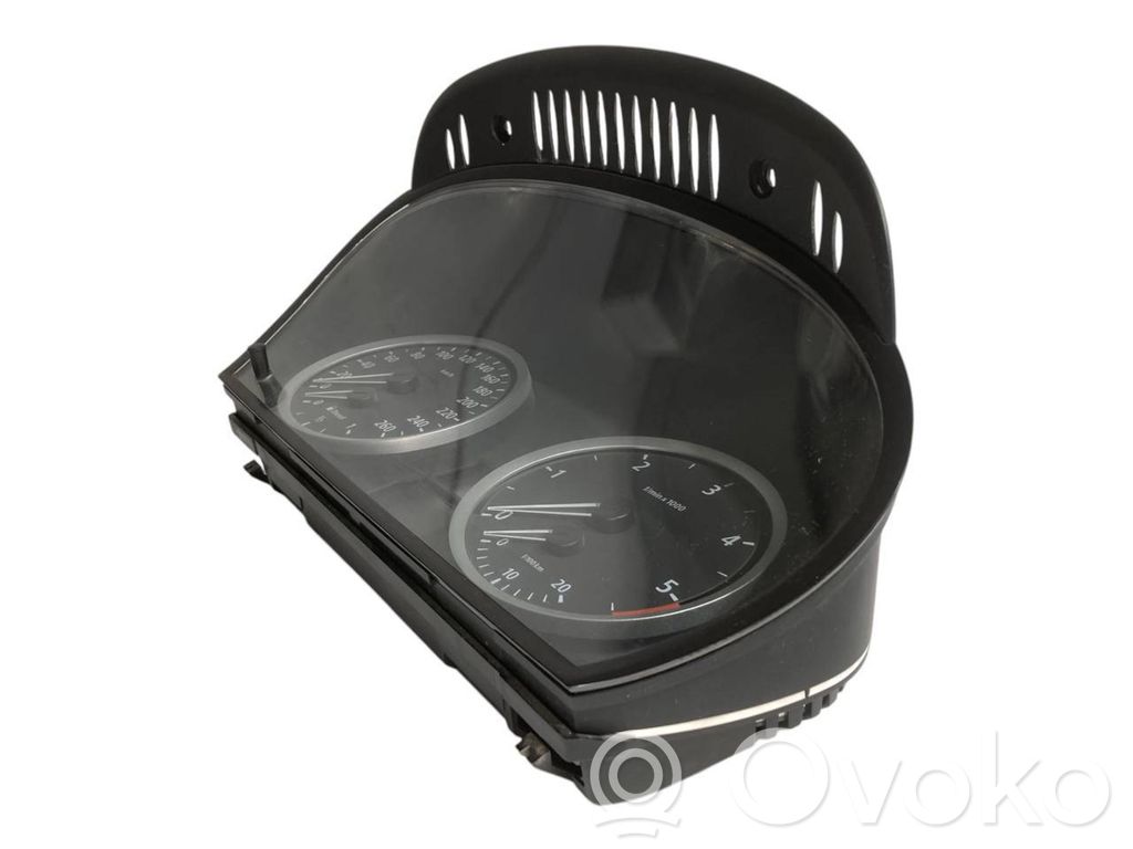 Speedometer (in the instrument panel)