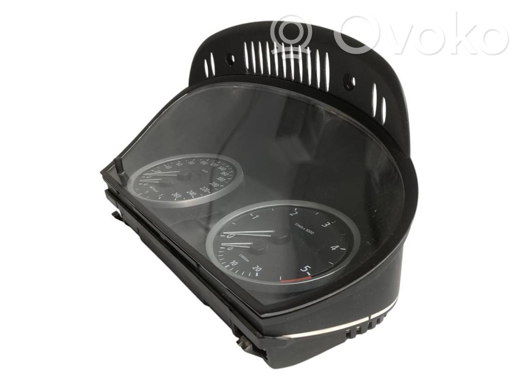 Speedometer (in the instrument panel)