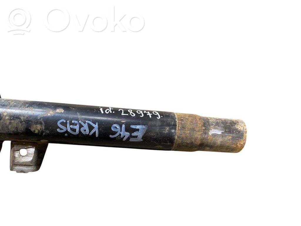 Priekšpusē amortizators ar atsperi