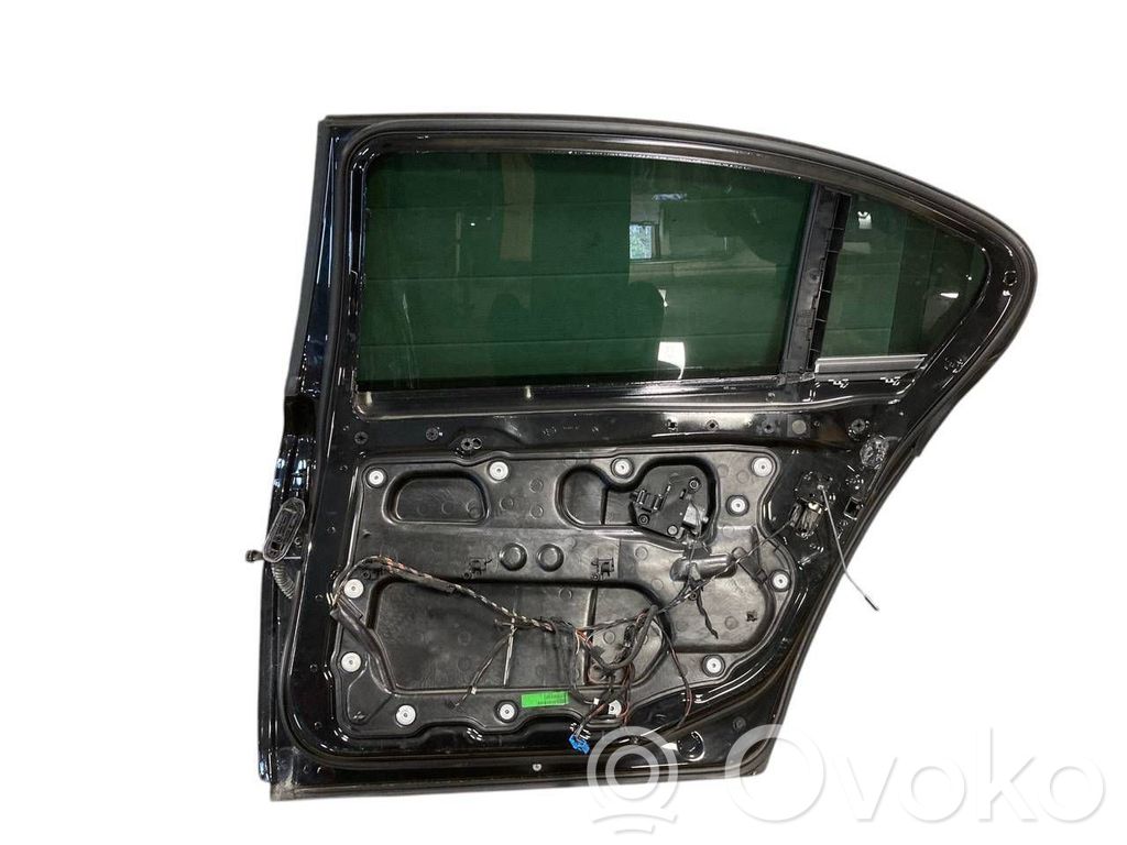 Задняя дверь