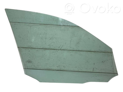 priekšējo durvju stikls (četrdurvju mašīnai)