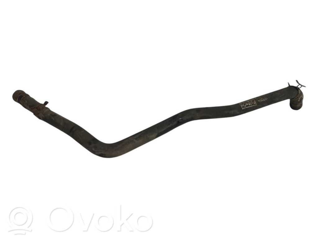 Caurulīte (-es) / šļūtene (-es)