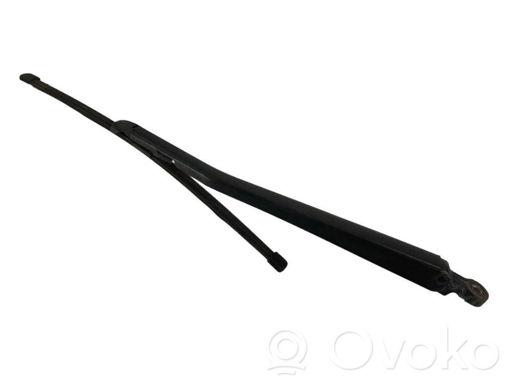 Aizmugurējā loga tīrītāja kājiņa