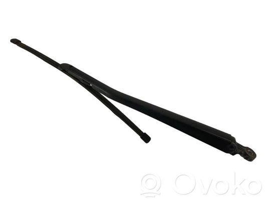 Aizmugurējā loga tīrītāja kājiņa