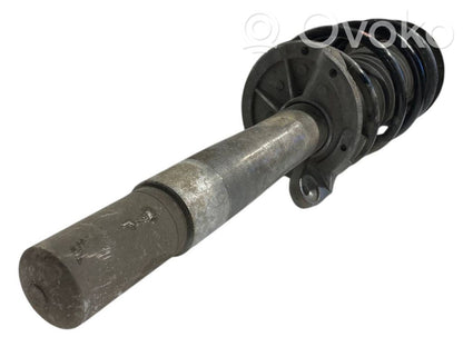 Priekšpusē amortizators ar atsperi