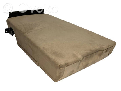 Aizmugurējā sēdekļa roku balsts