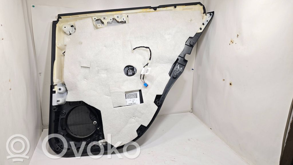 Apšuvums aizmugurējām durvīm