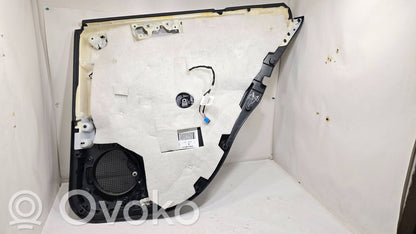 Apšuvums aizmugurējām durvīm