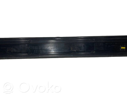 Priekšējā sliekšņa dekoratīvā apdare (iekšējā)