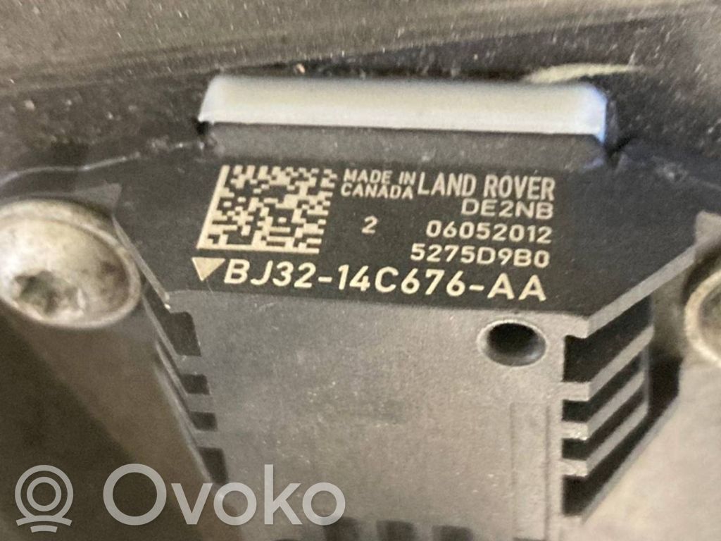 Skaļrunis (-i) priekšējās durvīs