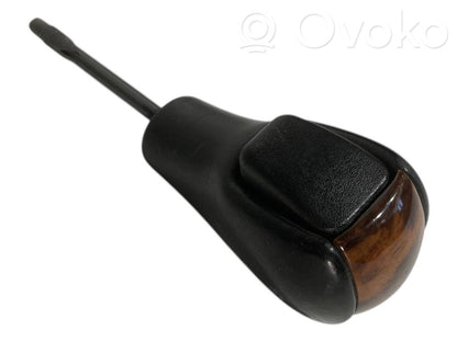 Ātrumu pārslēgšanas sviras dekoratīvā apdare (āda, uzgalis)