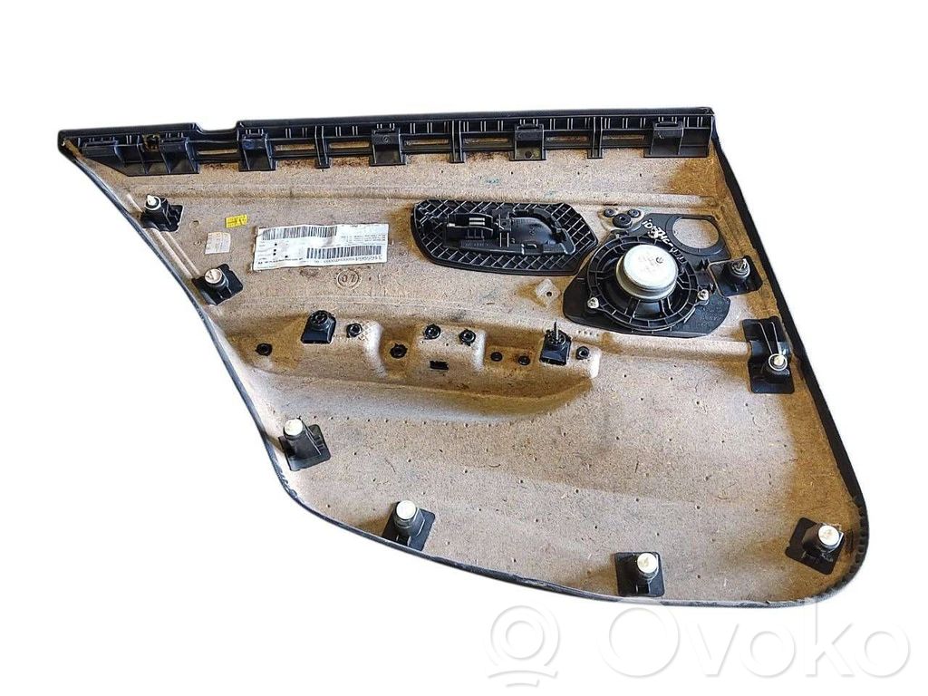 Apšuvums aizmugurējām durvīm