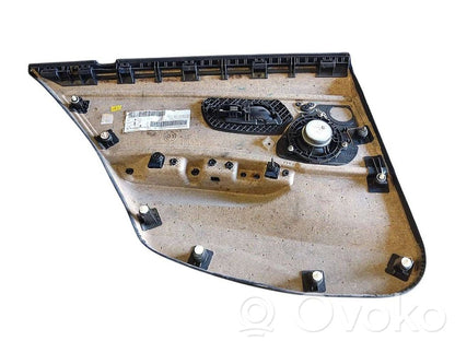 Apšuvums aizmugurējām durvīm