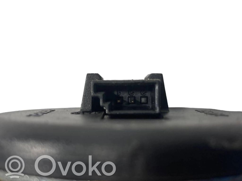 Speaker(s) in the rear door