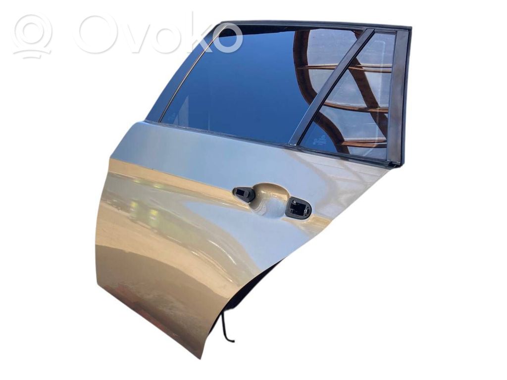 Aizmugurējās durvis