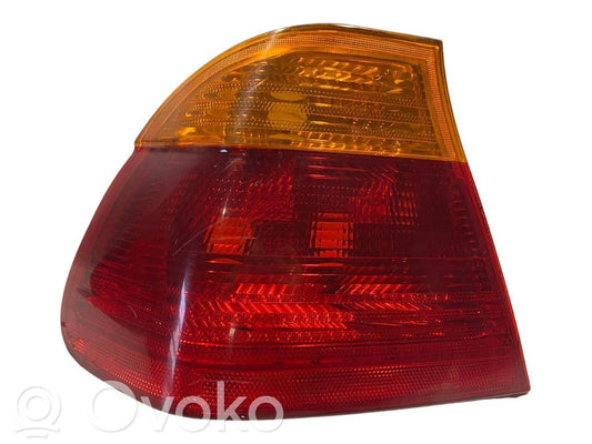 Задний фонарь в кузове