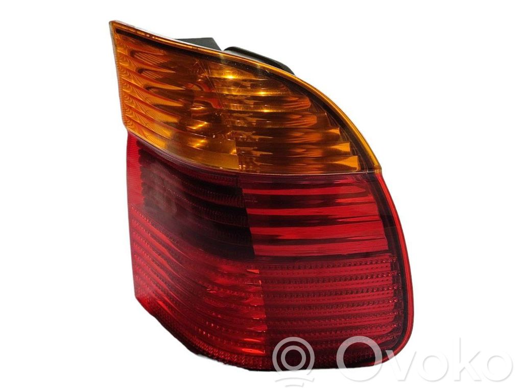 Aizmugurējais lukturis virsbūvē