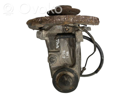 Aizmugurē riteņa rumbas vārpstas šarnīrs (stupica, capfa)