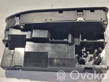 Window lift control switch(es)