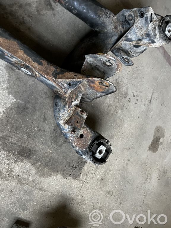 Pusrāmis aizmugurējais / priekšējais