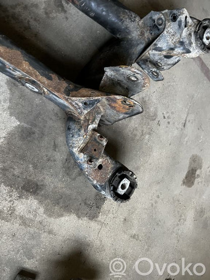 Pusrāmis aizmugurējais / priekšējais