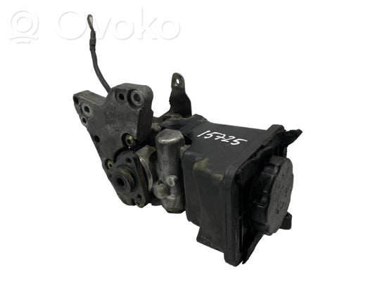 Priekšpusē amortizators ar atsperi