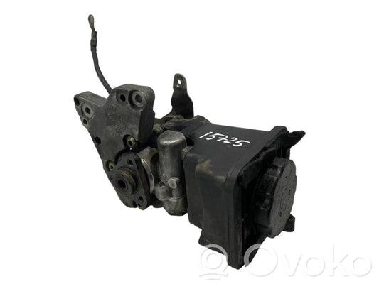 Priekšpusē amortizators ar atsperi