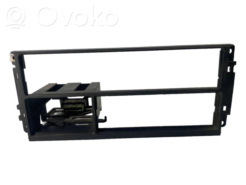 Radiouztvērēja / navigācija dekoratīvā apdare