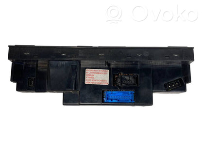 Gaisa kondicioniera / klimata kontroles / salona apsildes vadības bloks (salonā)