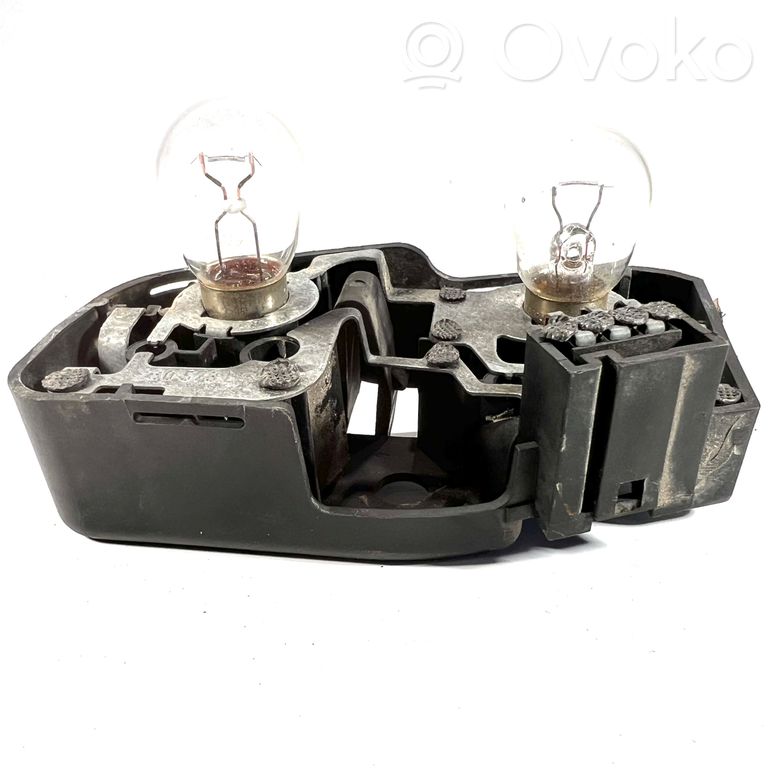 Держатель крышки заднего фонаря