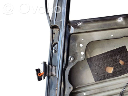 Aizmugurējās durvis