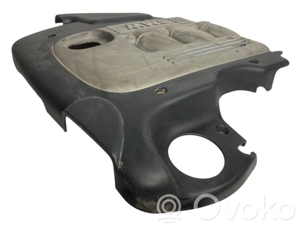 Engine cover (decorative trim)