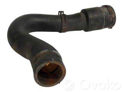 Caurulīte (-es) / šļūtene (-es)