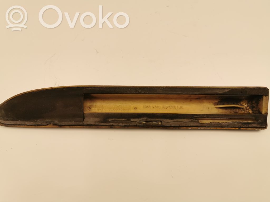 Spārna dekoratīvā apdare (moldings)