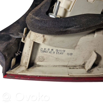 Aizmugurējais lukturis virsbūvē